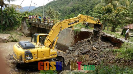 Pemkab Palas Perbaiki Jalinsum Via Sibuhuan-Sosopan yang Terputus