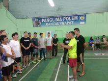 Letkol Inf Santoso Buka Turnamen Badminton Piala Dandim 0209/LB