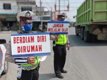 Cegah Wabah Virus Corona, Satlantas Polres Sergai laksanakan Public Addres Gunakan Papan Himbauan Banner