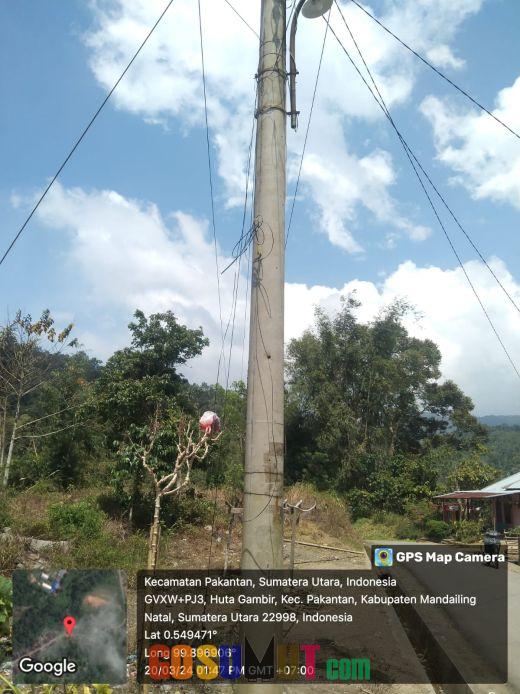 PLN Rayon Kotanopan Madina Surve Keberadaan Kabel Internet milik PT SKYNET Network Bersama yang Menempel di Tiang Listrik