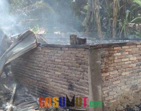 Kebakaran Melanda, 1 Unit Rumah Semi Permanen Musnah Terbakar