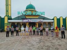 Jelang Sholat Ied, Kabag Ops Kompol Marluddin Cek Pengamanan di Masjid Agung Rantauprapat
