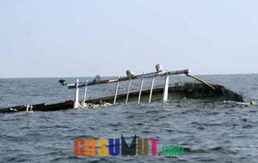 Kapal Kayu Pulau Sibandang Dikabarkan Karam di Danau Toba