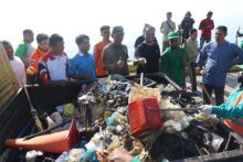 Destinasi Wisata Pantai Jagu Lhokseumawe Dipenuhi Sampah