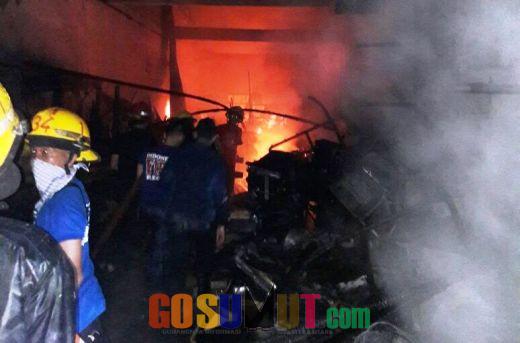 Toko Elektronik di Medan Sunggal Musnah Terbakar