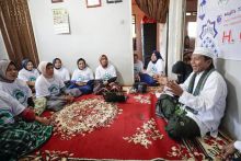Silaturahmi ke Tapsel, Tuan Guru Ganjar Kenalkan Sosok Ganjar Pranowo dan Ajak Ibu-ibu Majelis Taklim Belajar Agama