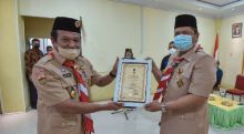Walikota Padangsidimpuan Terima Anugerah Lencana Darma Bakti