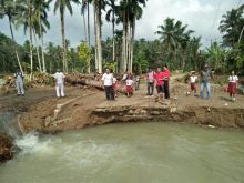 Tiga Kali Dibuat Jembatan Darurat, Gorong-gorong Penghubung 4 Desa di Mazino kembali Hanyut Dihantam Banjir