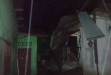 3 Rumah di Desa Pematang Setrak di Terjang Angin Puting Beliung 