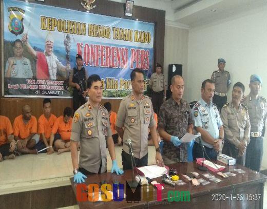 Satresnarkoba Polres Tanah Karo Konferensi Pers Terkait Narkoba yang Melibatkan 1 Kapolsek dan 2 Pegawai Rutan
