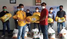 FIFGROUP Salurkan Bantuan Bagi 1.876 Korban Banjir dan Gempa di 10 Titik