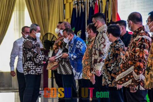 Walikota Sibolga Terima Penghargaan dari KPK