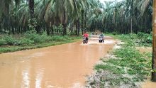 Sungai Sutam Meluap, Kecamatan Sosa Timur Palas Dikepung Banjir