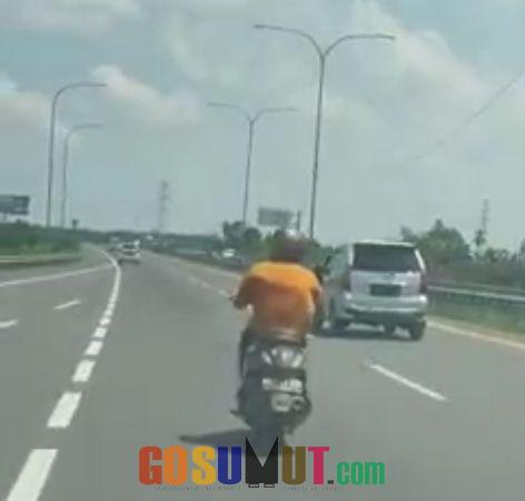 Viral! Pengendara Honda Scoopy Masuk Ruas Jalan Tol Medan - Tebingtinggi