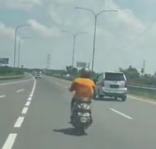 Viral! Pengendara Honda Scoopy Masuk Ruas Jalan Tol Medan - Tebingtinggi