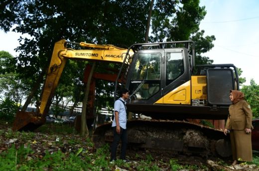Dinas LHK Sumut Amankan Puluhan Kubik Kayu Hasil Illegal Logging, Alat Berat Disita