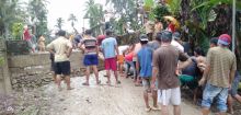 Warga 4 Desa Mazino Gotong Royong Buat Jembatan Darurat