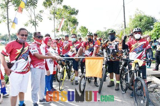 Darma Wijaya & Adlin Tambunan Bersama Ratusan Biker Meriahkan Merdeka Fun Bike