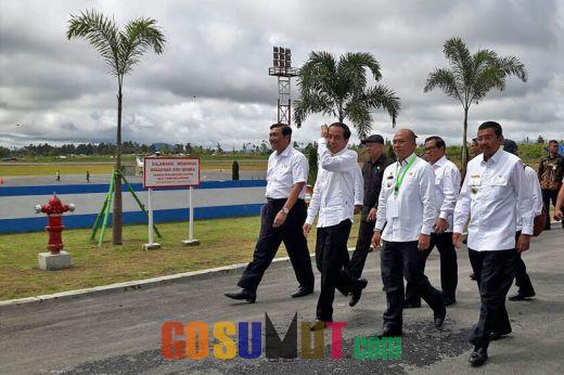 Naik Helikopter, Presiden Jokowi Bersama Tengku Erry Tiba di Silangit