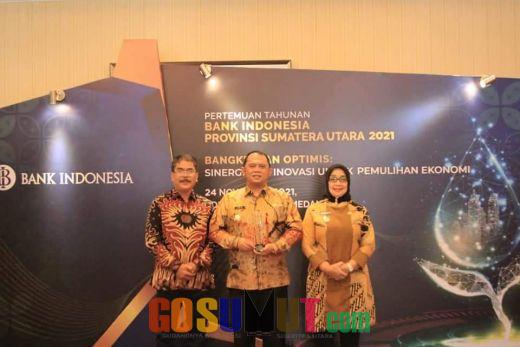 Bupati Labuhanbatu dan Wakil Bupati terima penghargaan NSI - BPC dari Bank Indonesia