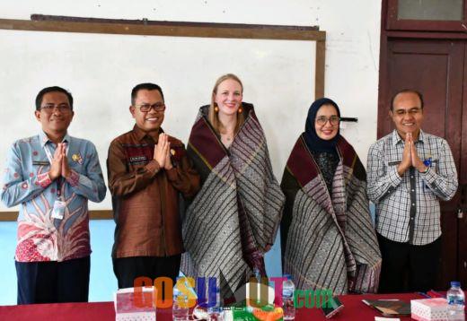 Konsulat Amerika untuk Sumatera Motivasi Pelajar dan Guru di Toba