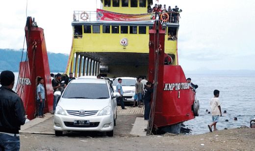 Hingga H-1 Natal, Arus Penyeberangan di Pelabuhan Tomok-Ajibata Masih Normal