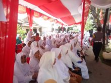 Ribuan Ibu-Ibu Padati RSSP Menanti Kedatangan Kapoldasu