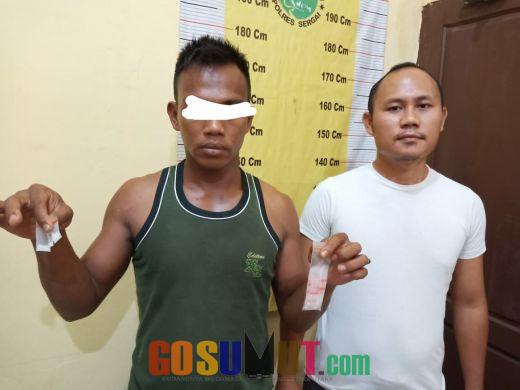 Pedagang Es Nyambi Jual Narkoba,  Johan Ditangkap Polisi Asyik Paketi Sabu