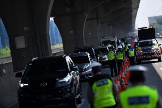 Cegah Mudik, Polisi Putarbalikkan 320 Kendaraan Keluar GT Cileunyi