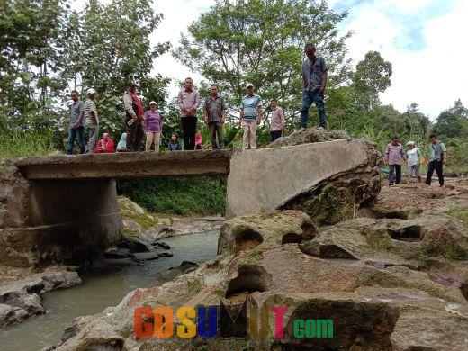 Jembatan Nyaris Putus, Ada 80 Hektar Lahan Padi Nagori Pinang Ratus Bergantung Padanya