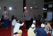 Kapolrestabes Medan Sholat Subuh Berjamaah di Masjid Darul Iman