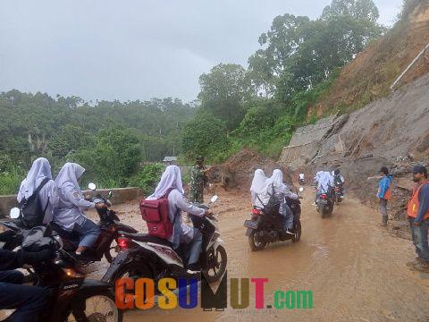 Jalan Lintas Bireuen- Aceh Tengah Tertimbun Longsor Sudah Bisa Dilalui