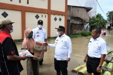 Pjs Bupati Sergai Salurkan Bantuan Bagi Warga Terdampak Bencana Banjir