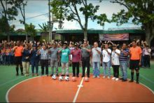 Tendangan Pj Wali Kota Padangsidimpuan Buka Turnamen Futsal MAN 2 CUP VI