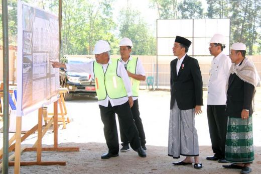 Jokowi Bangun Asrama Putri Ponpes Musthafawiyah Senilai Rp8,8 M
