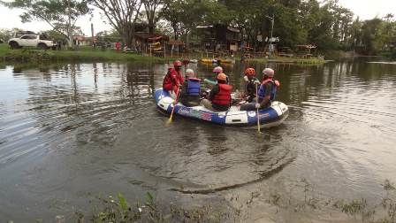 Simulasi di Cadika, Korban Banjir Dievakuasi Tim Rescue