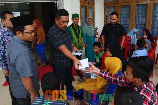 HMI Padangsidimpuan-Tapsel Adakan Sunatan Massal dan Berikan Santunan di Desa Pangurabaan Sipirok