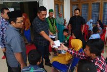 HMI Padangsidimpuan-Tapsel Adakan Sunatan Massal dan Berikan Santunan di Desa Pangurabaan Sipirok