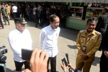 Presiden Jokowi dan Edy Rahmayadi Semobil Tinjau Harga Bahan Pokok dan Bagikan BLT di Pasar Binjai