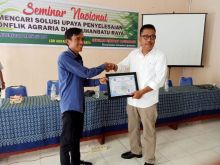 Universitas Labuhanbatu Seminar Mencari Solusi Konflik Agraria bersama LBH