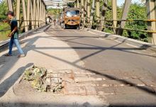 Lapor Pak Gubsu ! Jembatan Titi Besi Sungai Ular Penghubung Sergai -Deli Serdang Ancam Pengguna Jalan