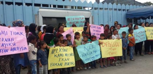 12 Nelayan Ditangkap, Puluhan Keluarga Nelayan Geruduk Konjen Malaysia di Medan