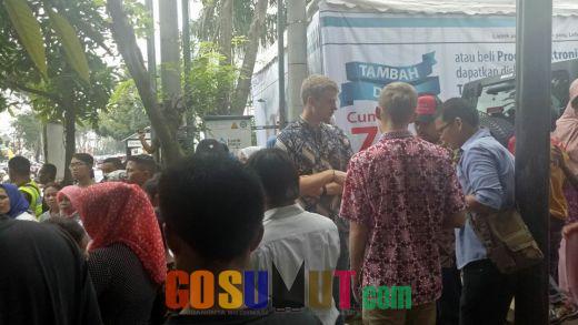 Ada Bule dan Superhero Saksikan Kirab Ngunduh Mantu Jokowi