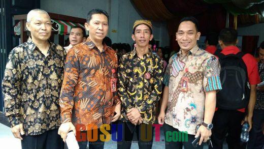 Wouww ! Ada Jokowi KW di Media Center Bobby-Kahiyang