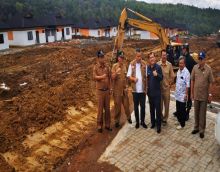 Direktur RR BNPB Didampingi Bupati Karo Disir 170 Unit Rumah Siap Huni di Siosar
