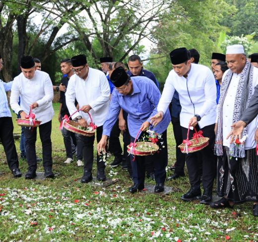 AHY dan SBY Ziarah ke Kuburan Massal Siron di Peringatan 19 Tahun Tsunami Aceh