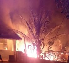 Kebakaran di Madina 4 Rumah Hangus, Kakek-Nenek Umur 80 Tahun Luka-Luka Tertimpa Atap Bangunan