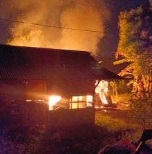 Rumah Semi Permanen di Desa Paranbatu Terbakar