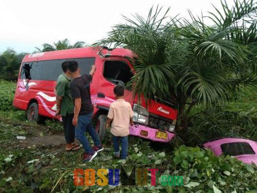 Kecelakaan Tunggal, Penumpang Bus Almasar Dilarikan ke Rumah Sakit