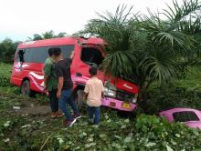 Kecelakaan Tunggal, Penumpang Bus Almasar Dilarikan ke Rumah Sakit